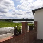Erdgeschoss-appartement Mit Seeterasse Appartement Ahrensbok