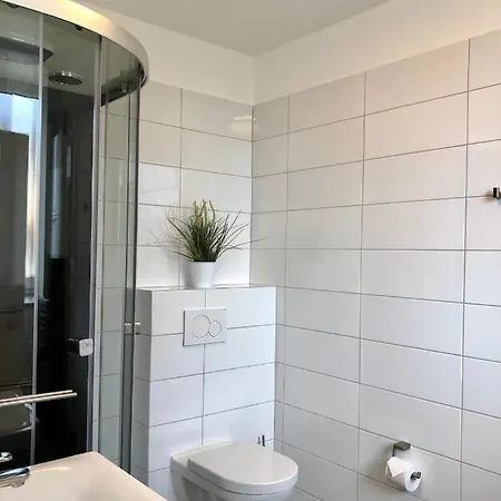 Erdgeschoss-appartement Mit Seeterasse شقة Ahrensbok