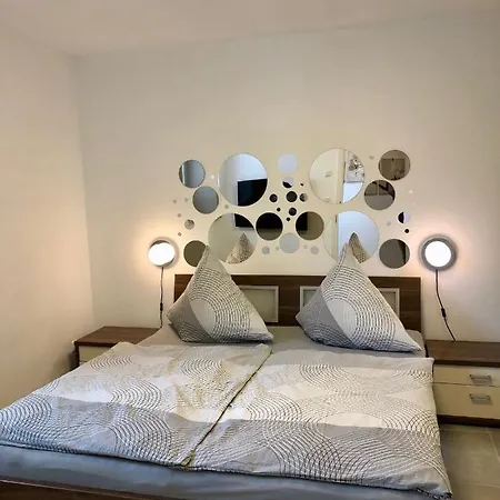 Erdgeschoss-appartement Mit Seeterasse * Ahrensbok