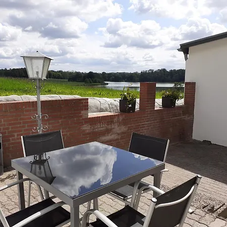 Erdgeschoss-appartement Mit Seeterasse Ahrensbok