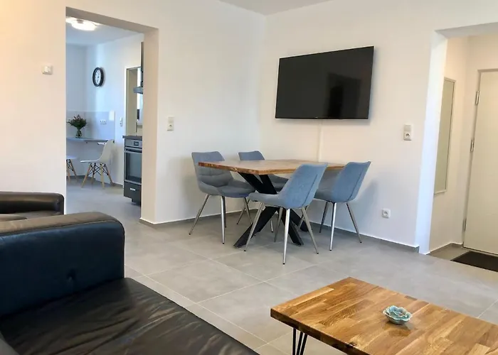 Erdgeschoss-appartement Mit Seeterasse Ahrensbok